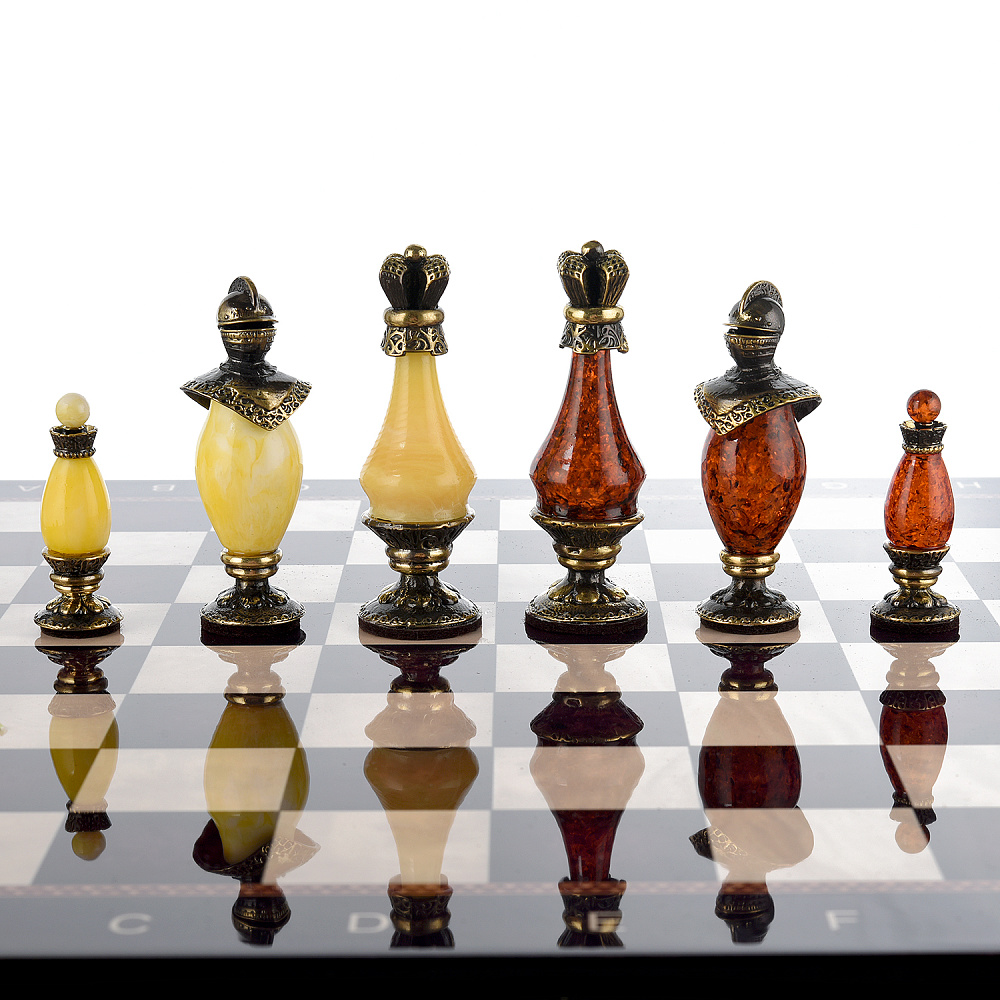 Шахматы с фигурами из янтаря и бронзы «Рыцарский турнир» 48х48 см - интернет магазин Русь Велика я фото 7