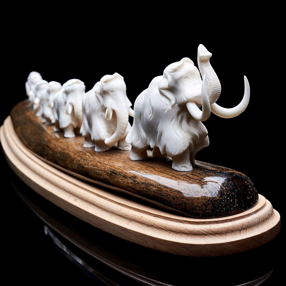 Скульптура из кости «Кочующее стадо мамонтов» на деревянной подставке - интернет магазин Русь Велика я фото 5