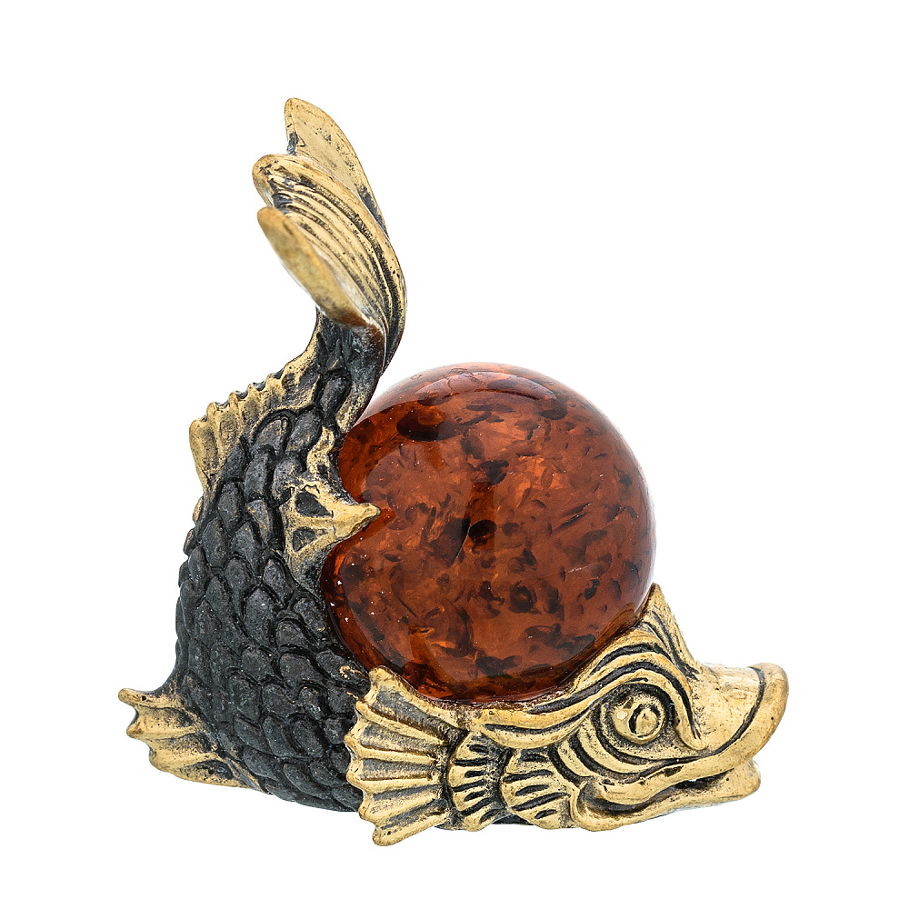 Статуэтка с янтарем «Карп с шаром» - интернет магазин Русь Велика я 