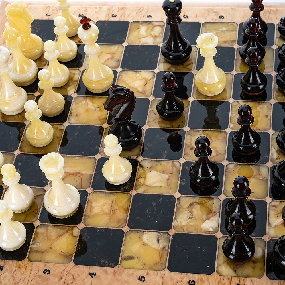 Шахматы из карельской березы с фигурами из янтаря 45х45 см - интернет магазин Русь Велика я фото 4