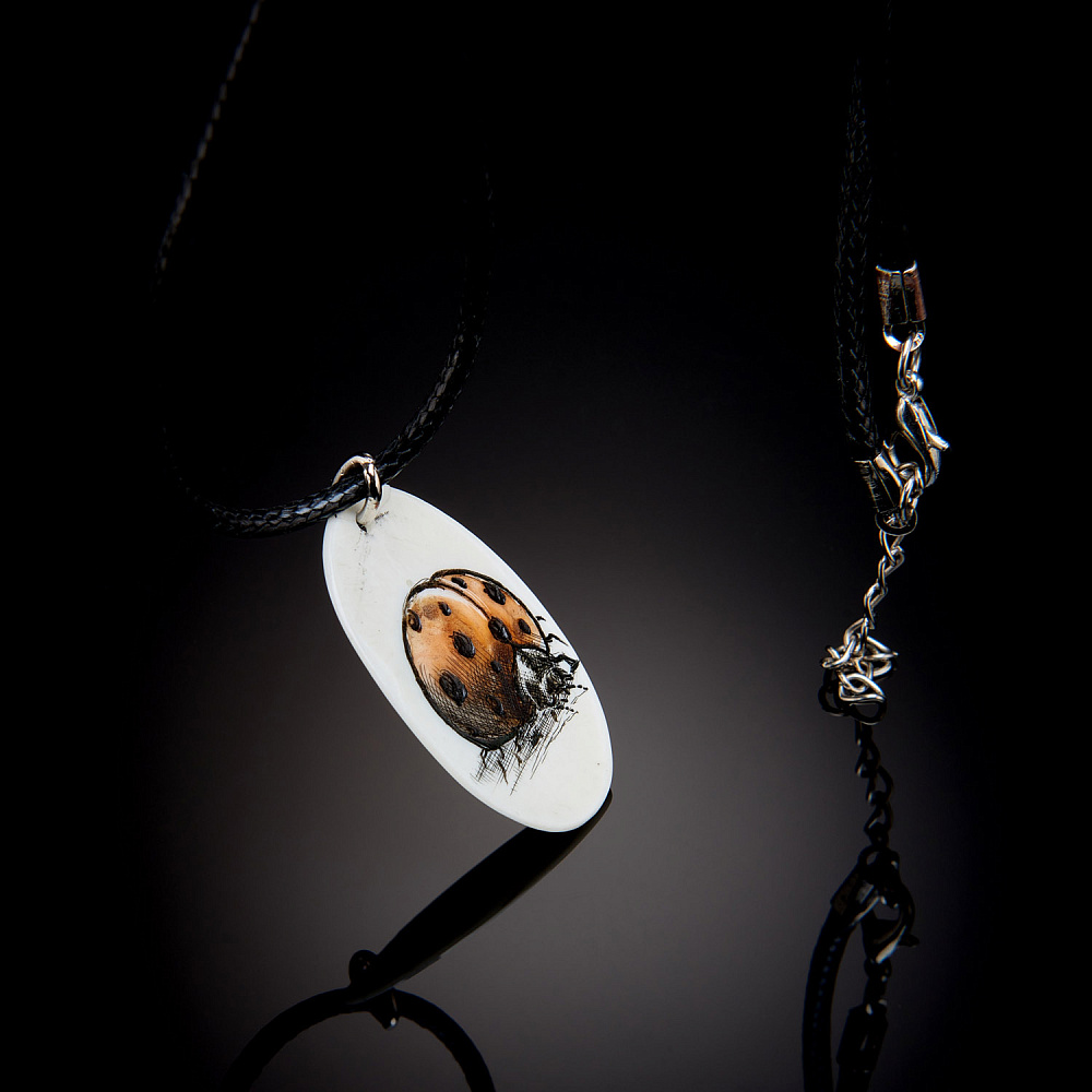 Подвеска из кости «Божья коровка» - интернет магазин Русь Велика я фото 3