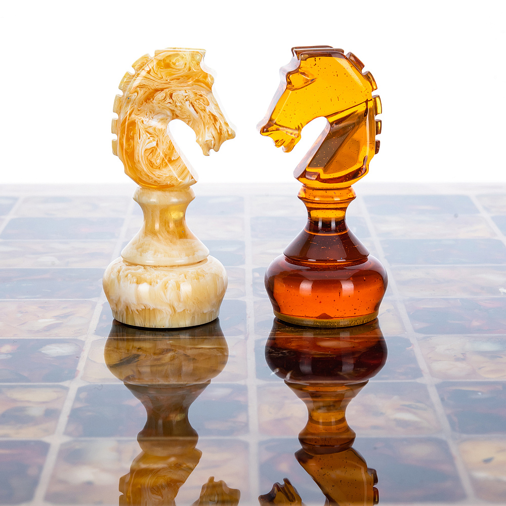 Шахматы из карельской березы и фигурами из янтаря 45х45 см - интернет магазин Русь Велика я фото 4