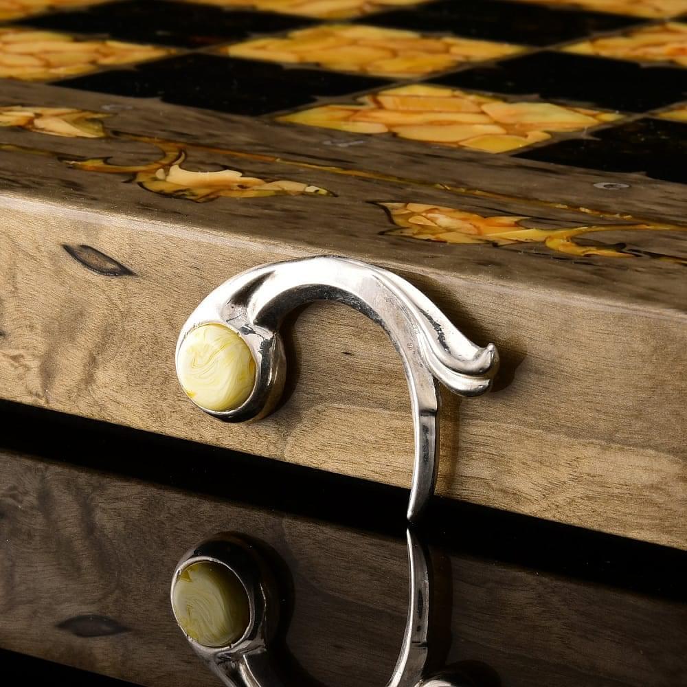 Шахматы с инкрустацией из янтаря и янтарными фигурами «Готика» 56х56 см - интернет магазин Русь Велика я фото 7