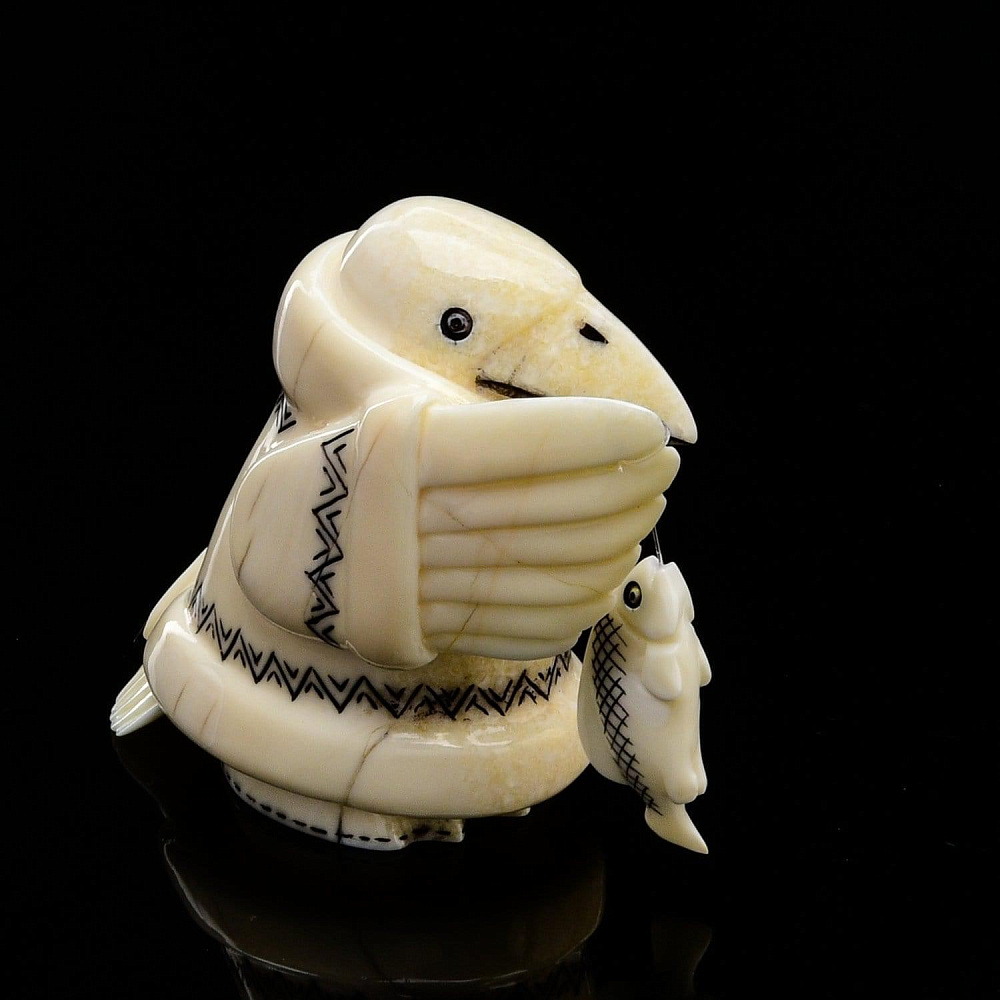 Статуэтка из кости «Ворон-рыбак» - интернет магазин Русь Велика я фото 3