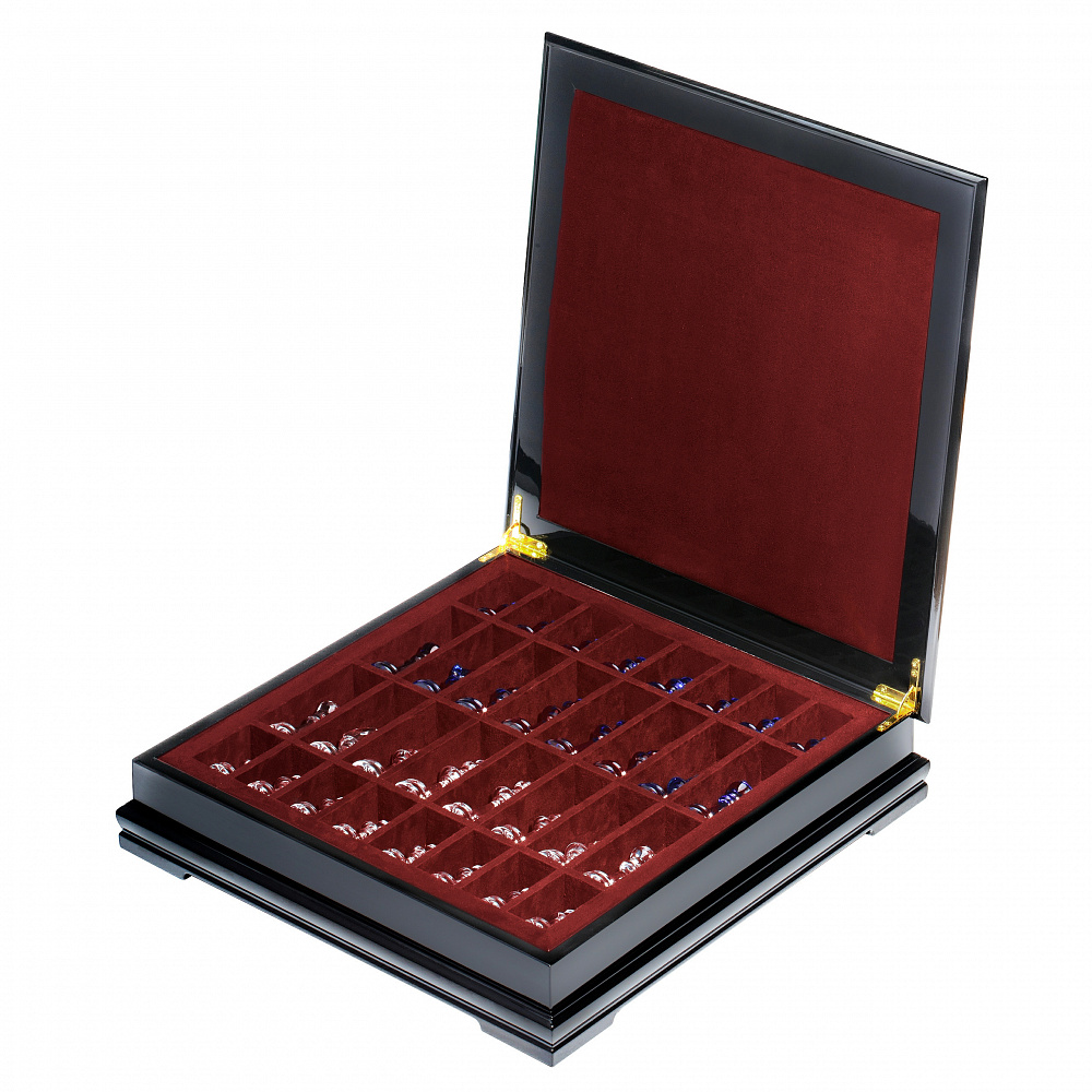 Шахматный ларец с натуральным перламутром и фигурами из цветного хрусталя (отделка красной тканью) 45х45 см - интернет магазин Русь Велика я фото 1