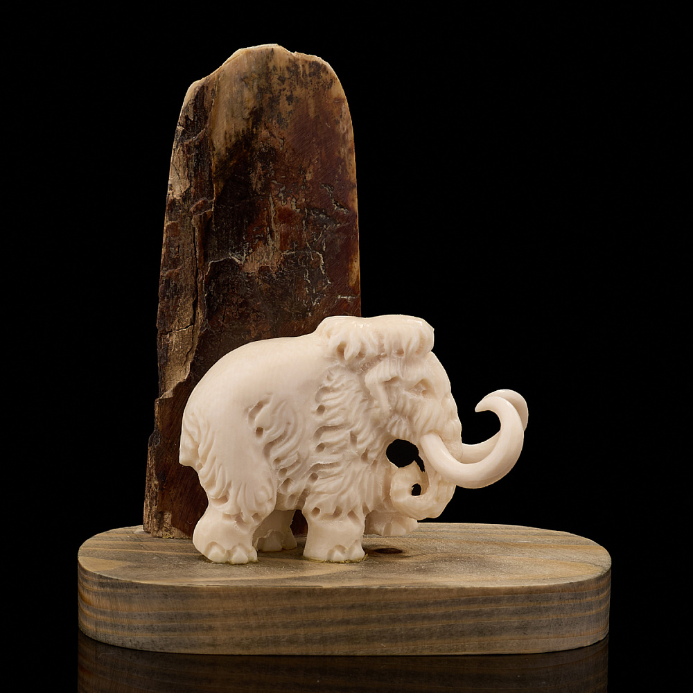 Скульптура из бивня мамонта «Мамонт у скалы» - интернет магазин Русь Велика я 