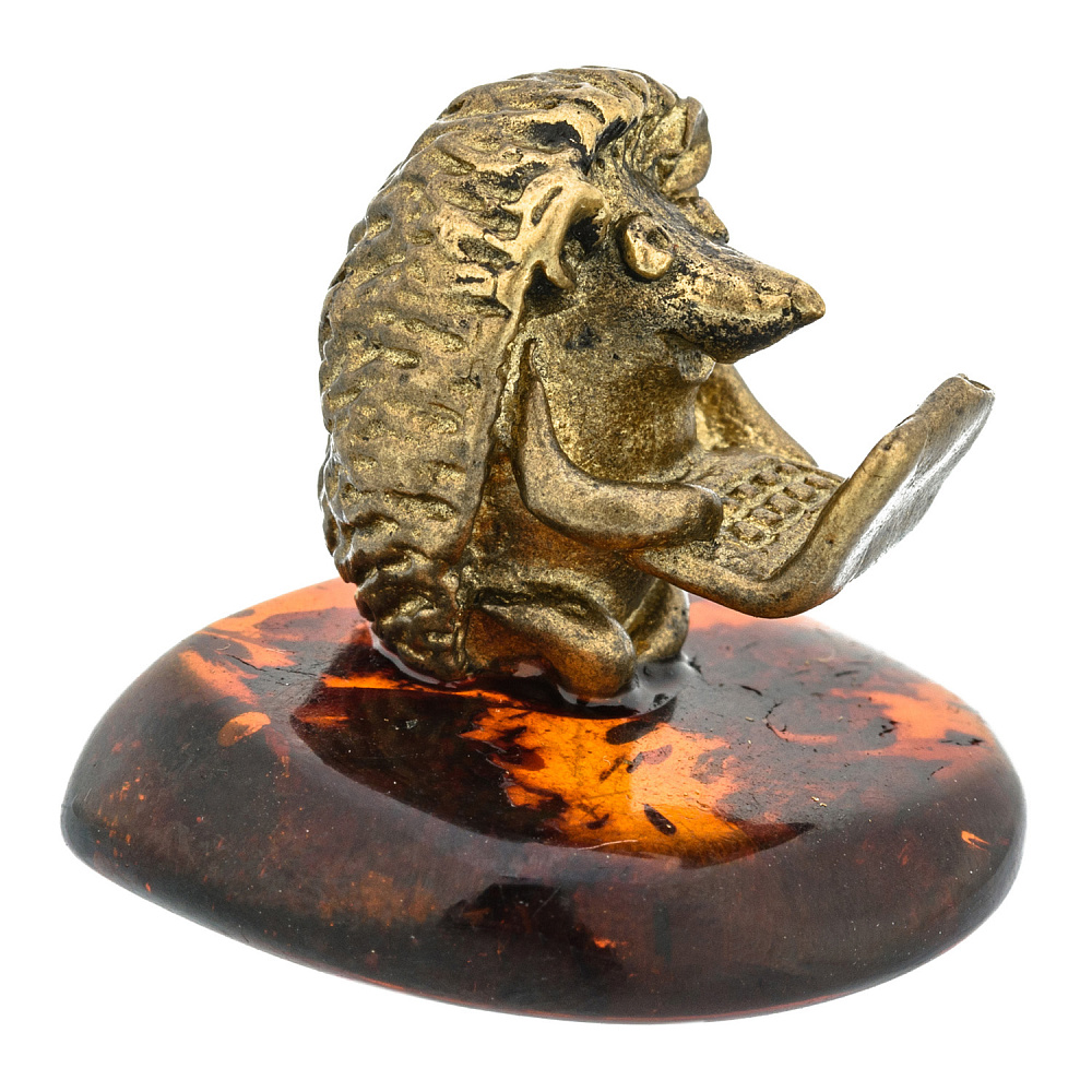 Статуэтка с янтарем «Ежик с ноутбуком» - интернет магазин Русь Велика я 