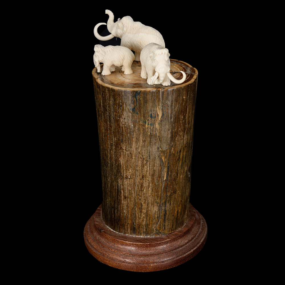 Скульптура из бивня мамонта «Семья мамонтов» - интернет магазин Русь Велика я фото 1