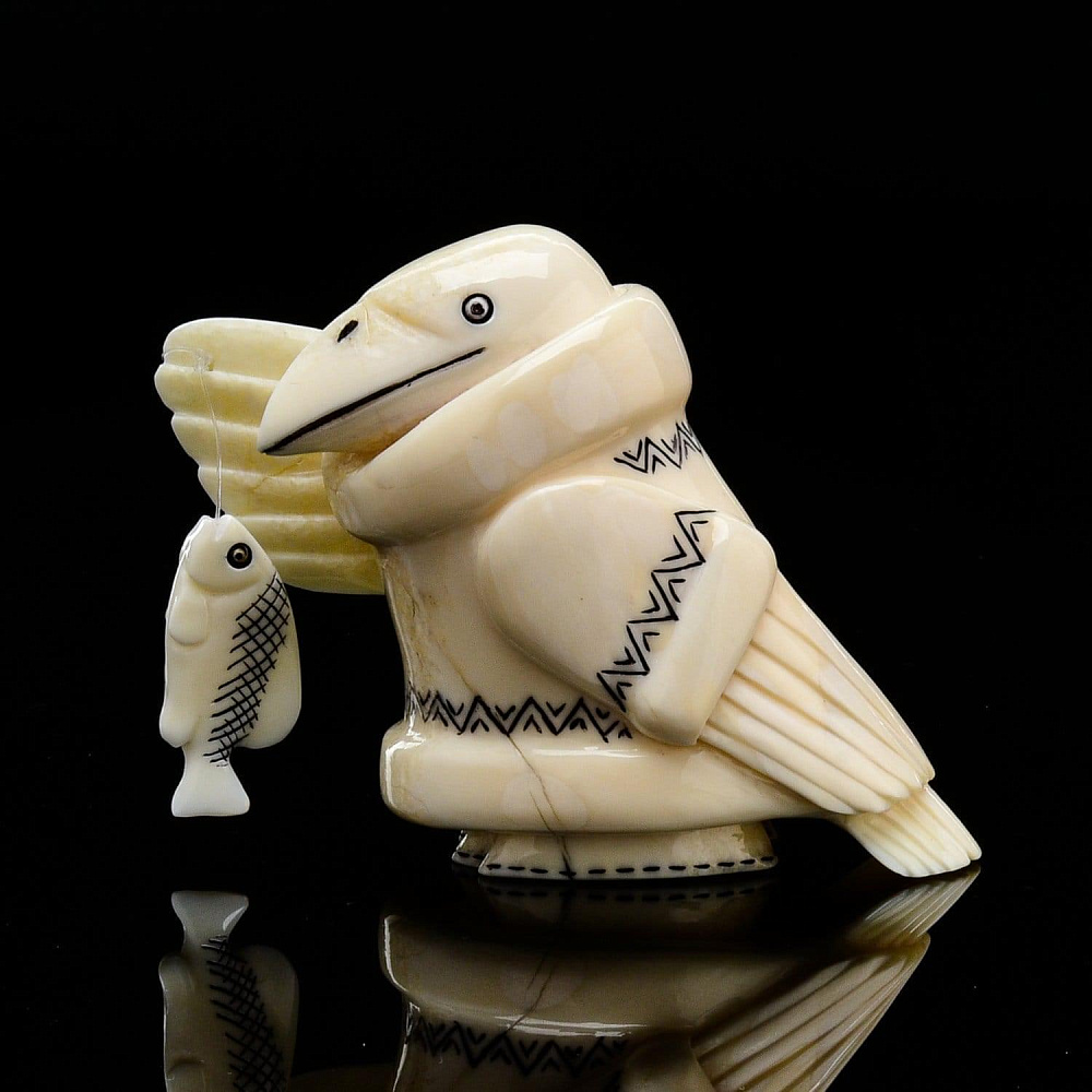 Статуэтка из кости «Ворон-рыбак» - интернет магазин Русь Велика я фото 1