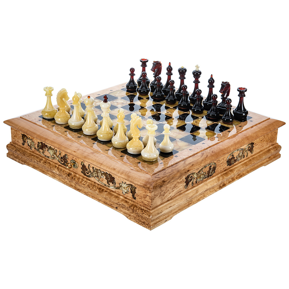 Шахматы из карельской березы с фигурами из янтаря 45х45 см - интернет магазин Русь Велика я 