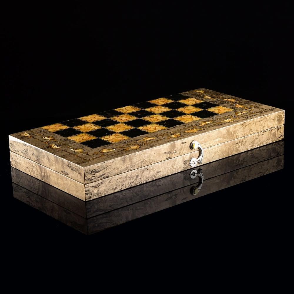 Шахматы с инкрустацией из янтаря и янтарными фигурами «Готика» 56х56 см - интернет магазин Русь Велика я фото 3