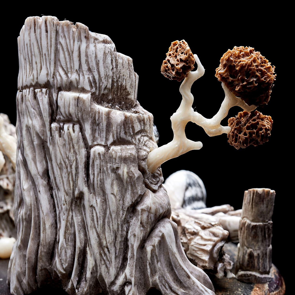 Скульптура из рога лося на деревянной подставке «Еноты» - интернет магазин Русь Велика я фото 9