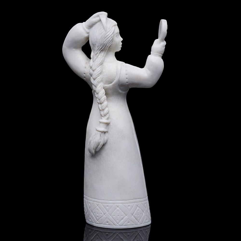 Статуэтка из рога лося «Новый наряд» - интернет магазин Русь Велика я фото 3