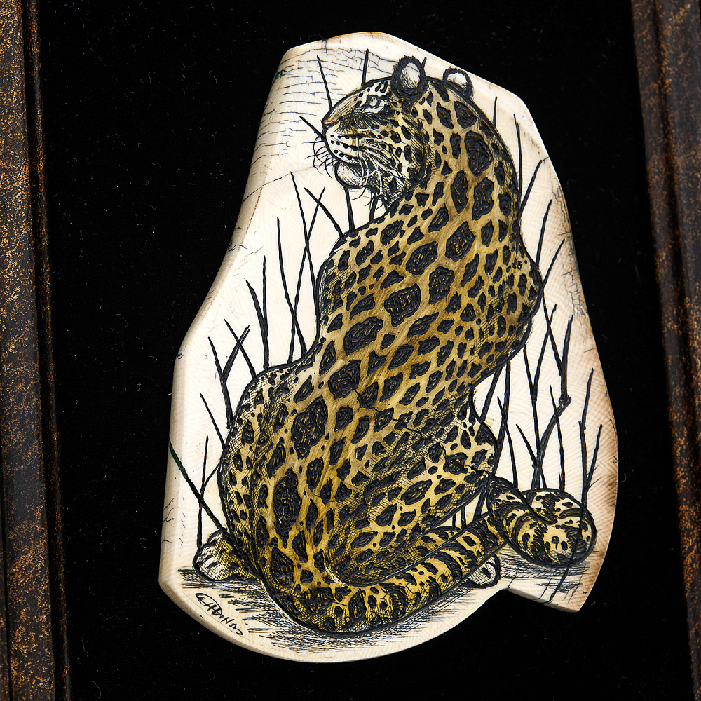 Панно из кости «Леопард» 24,5 х 27,5 см - интернет магазин Русь Велика я фото 1