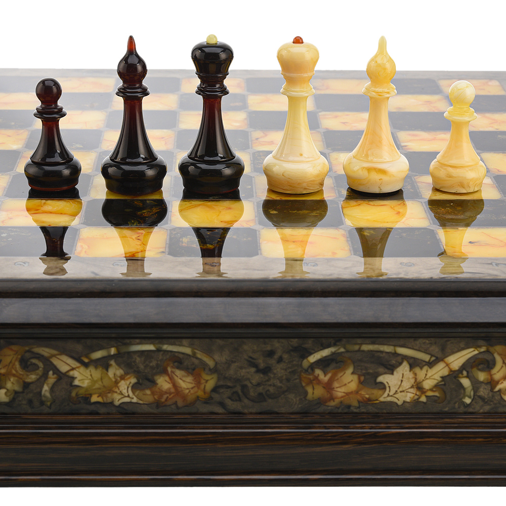 Шахматы из карельской березы с фигурами из янтаря 45х45 см - интернет магазин Русь Велика я фото 3