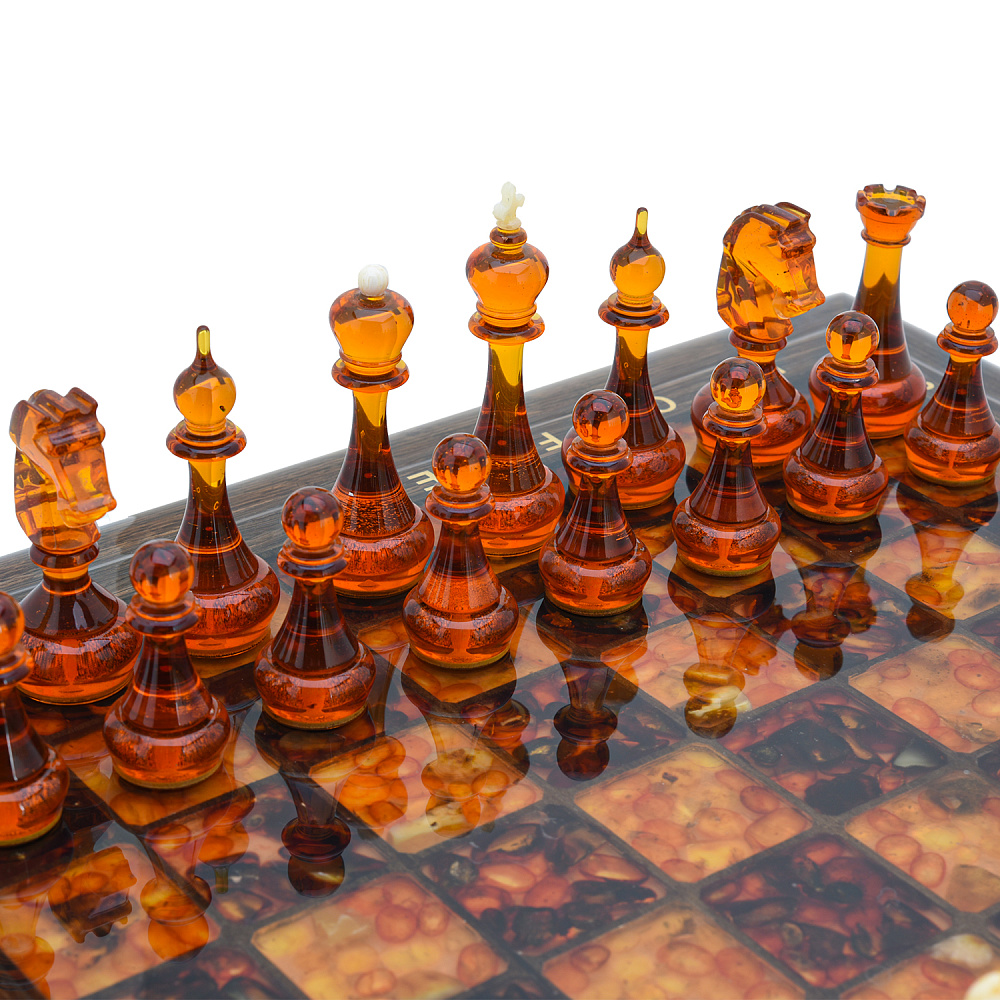 Шахматы из мореного дуба с янтарными фигурами 44х44 см - интернет магазин Русь Велика я фото 1