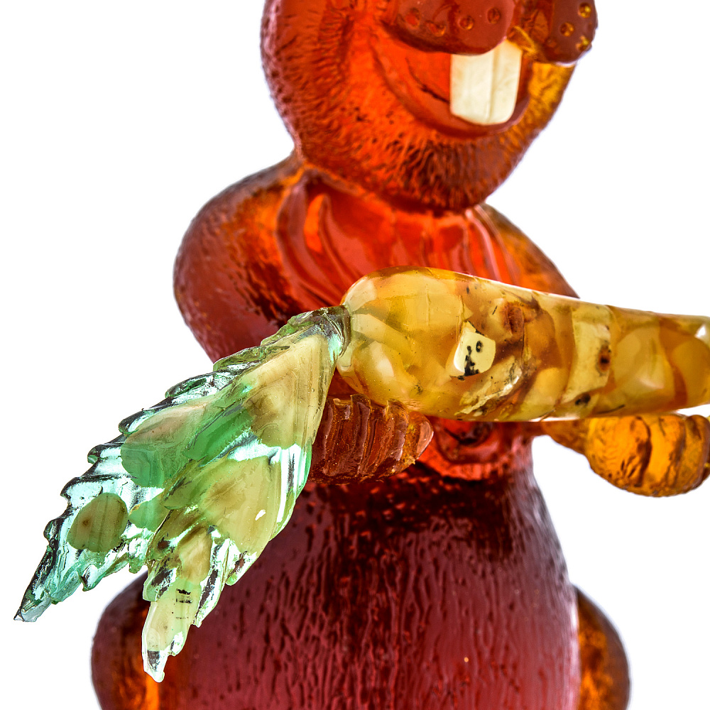 Статуэтка из янтаря Кролик с морковкой «Живите сладко» - интернет магазин Русь Велика я фото 7