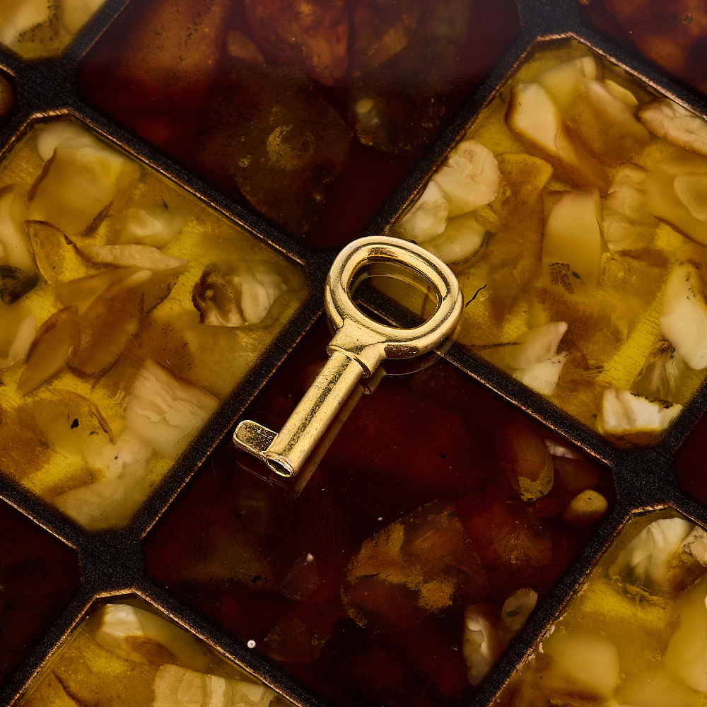 Шахматы из мореного дуба с янтарными фигурами 45х45 см - интернет магазин Русь Велика я фото 13