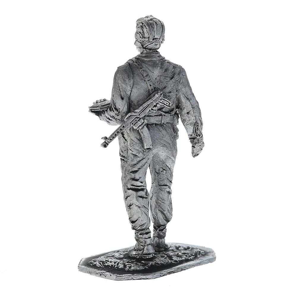 Оловянная миниатюра «Танкист» - интернет магазин Русь Велика я фото 1