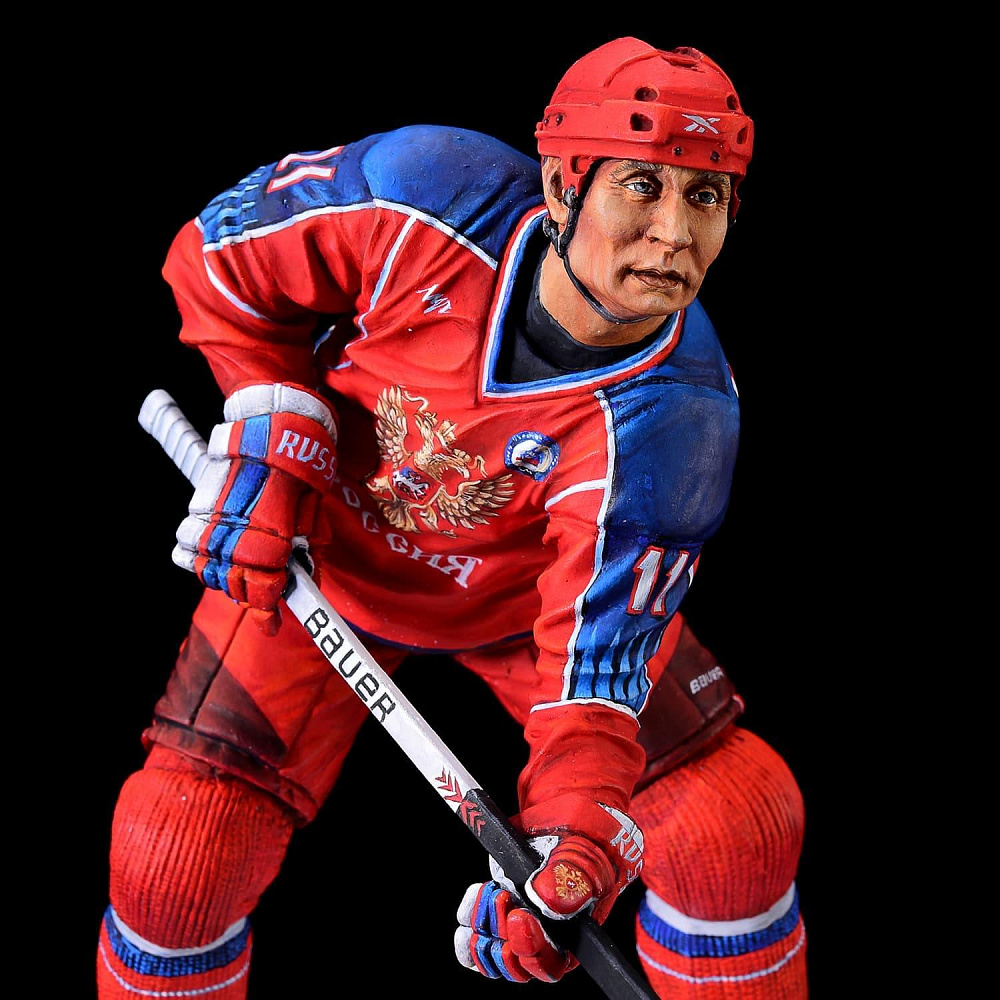 Оловянная миниатюра «Путин-хоккеист» - интернет магазин Русь Велика я фото 1