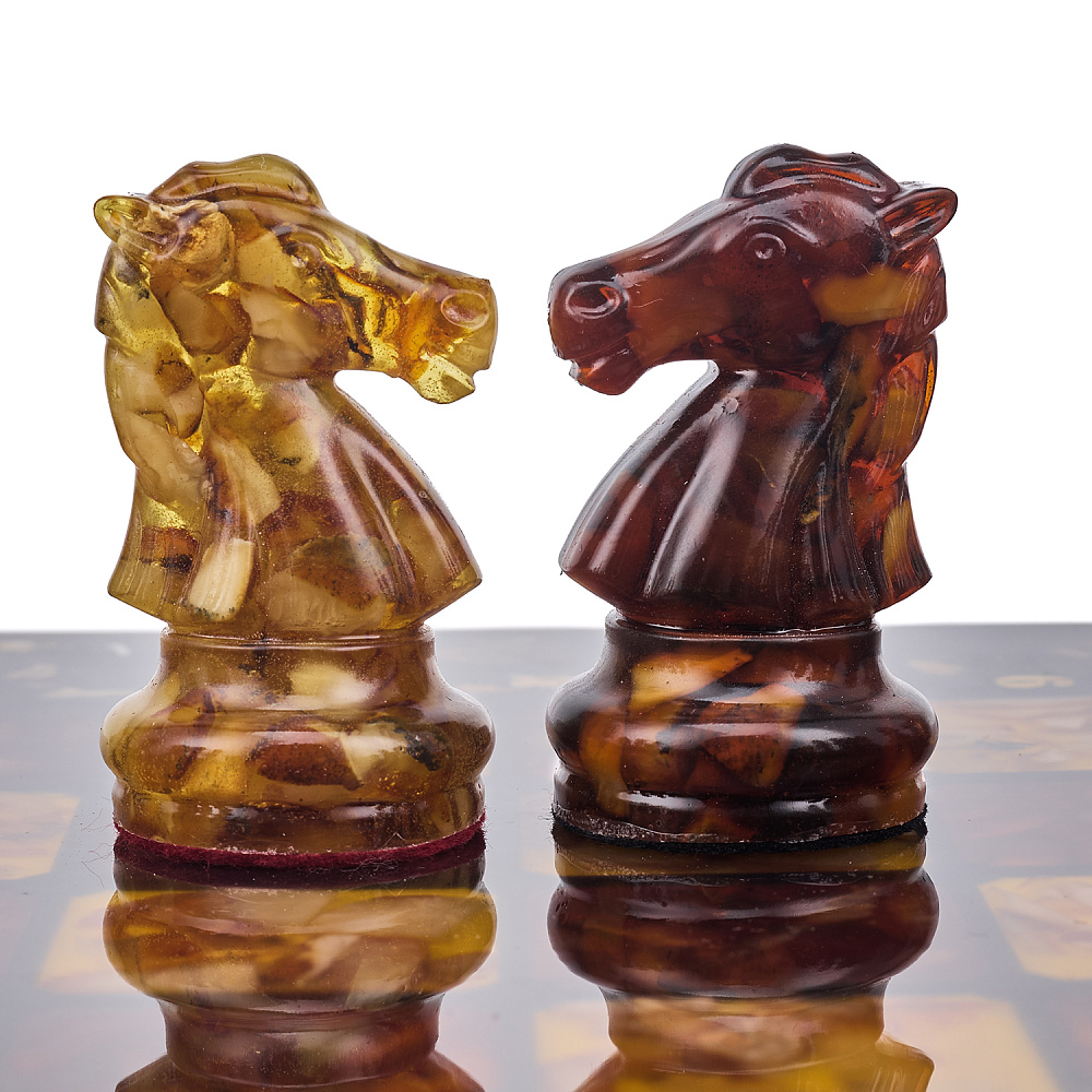 Шахматы с инкрустацией и фигурами из янтаря «Камелот» 45х45 см - интернет магазин Русь Велика я фото 3