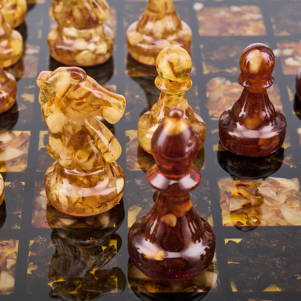 Шахматы с инкрустацией и фигурами из янтаря 28х28 см - интернет магазин Русь Велика я фото 9