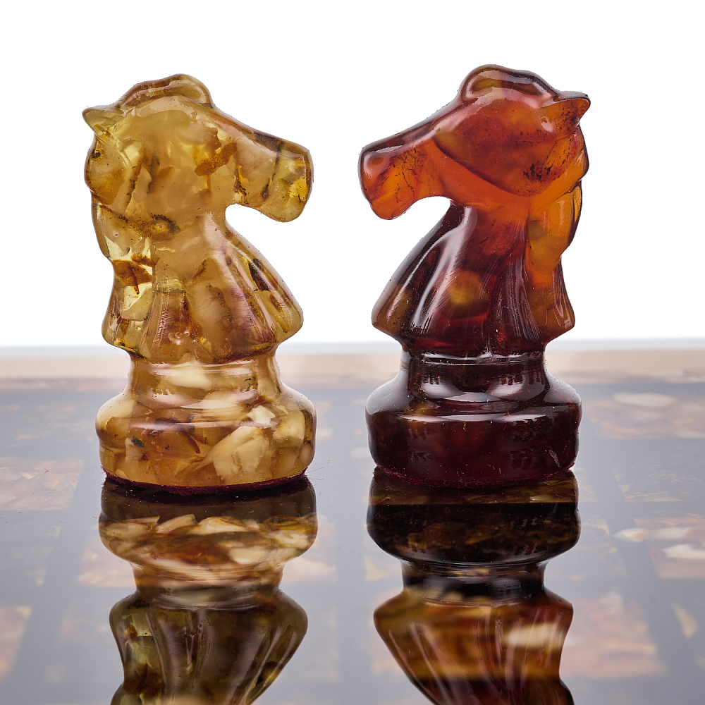 Шахматы с инкрустацией и фигурами из янтаря 28х28 см - интернет магазин Русь Велика я фото 3