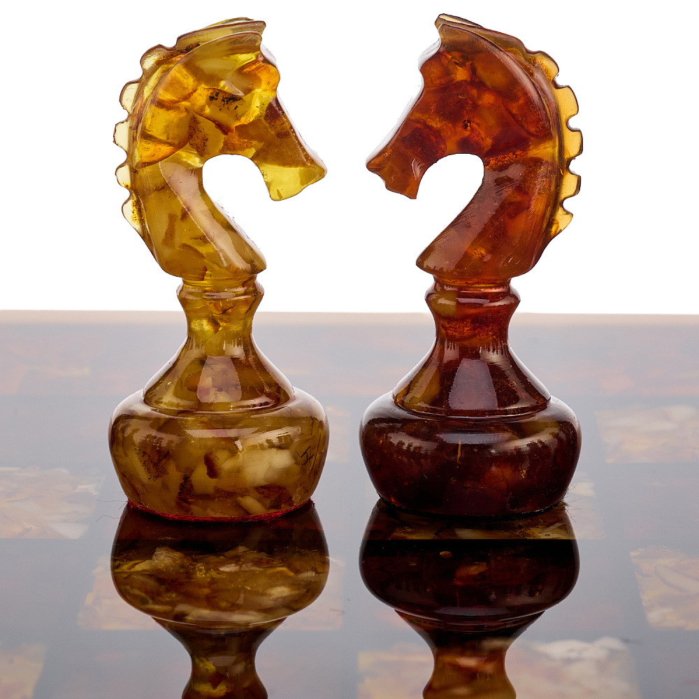 Шахматы с инкрустацией и фигурами из янтаря 37х37 см - интернет магазин Русь Велика я фото 3