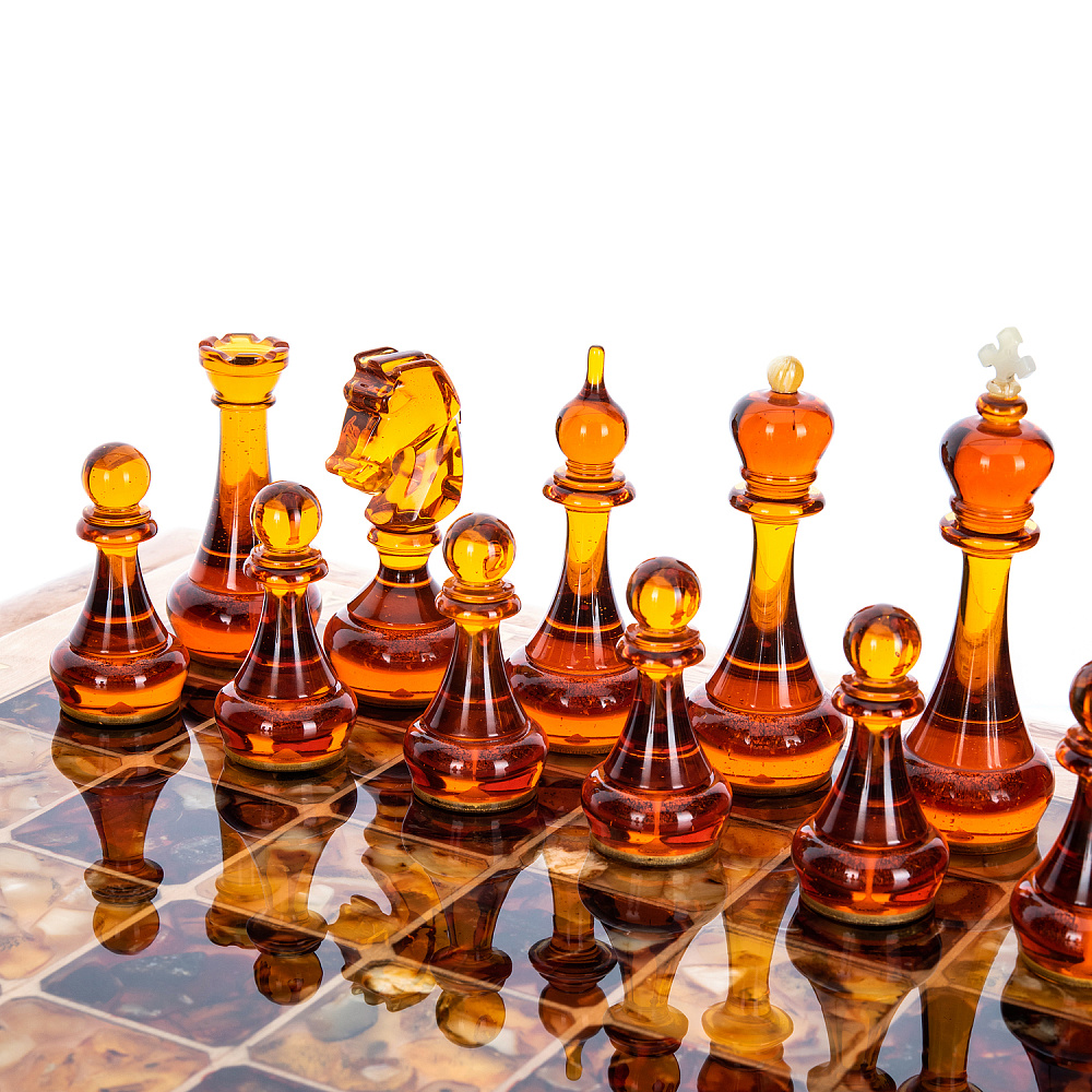 Шахматы из карельской березы и фигурами из янтаря 45х45 см - интернет магазин Русь Велика я фото 1