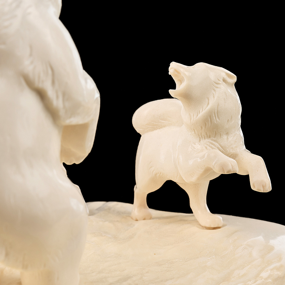 Скульптура из кости «Медведь с собаками» - интернет магазин Русь Велика я фото 3
