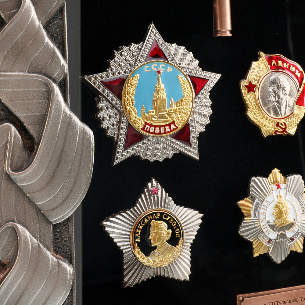 Панно «Пистолет ТТ с наградами ВОВ». Гальванопластика 44х40 см - интернет магазин Русь Велика я фото 2