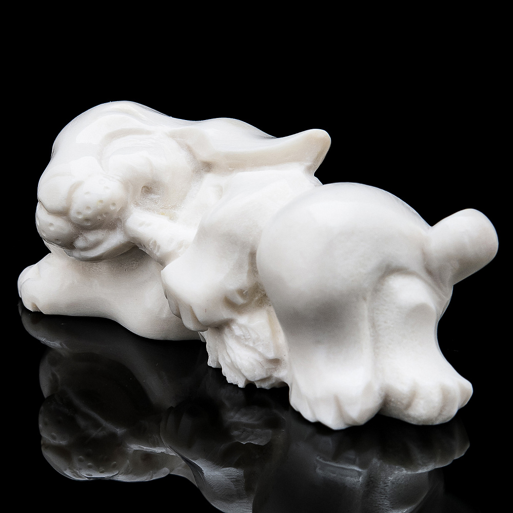 Скульптура из кости «Кролик с морковкой» - интернет магазин Русь Велика я фото 1