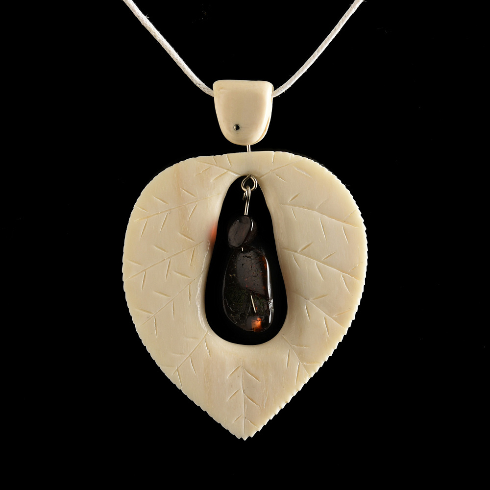 Кулон из бивня мамонта «Лист березы» - интернет магазин Русь Велика я 