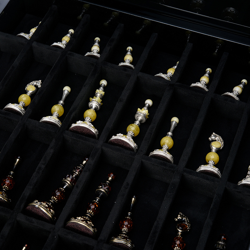 Шахматы с перламутром и янтарными фигурами 45х45 см - интернет магазин Русь Велика я фото 9