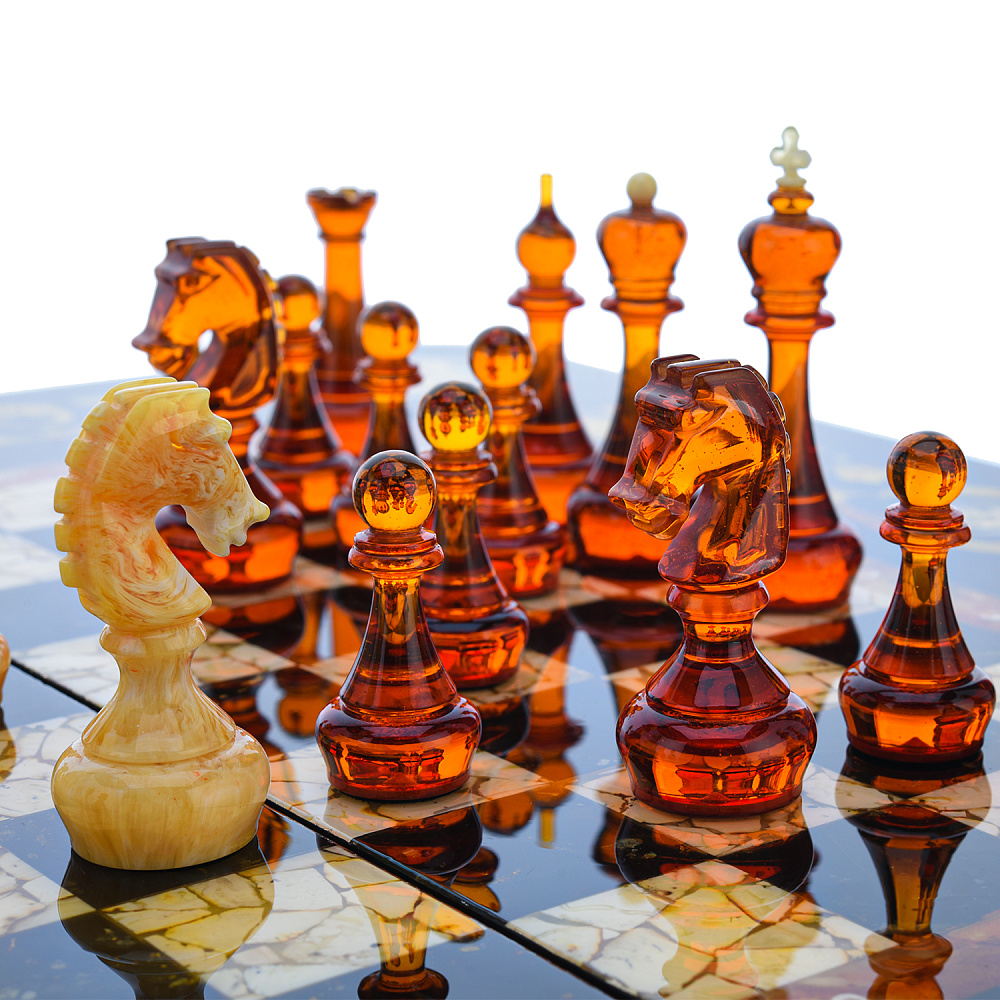 Шахматы с инкрустацией и фигурами из янтаря «Классика» 56х56 см - интернет магазин Русь Велика я фото 10