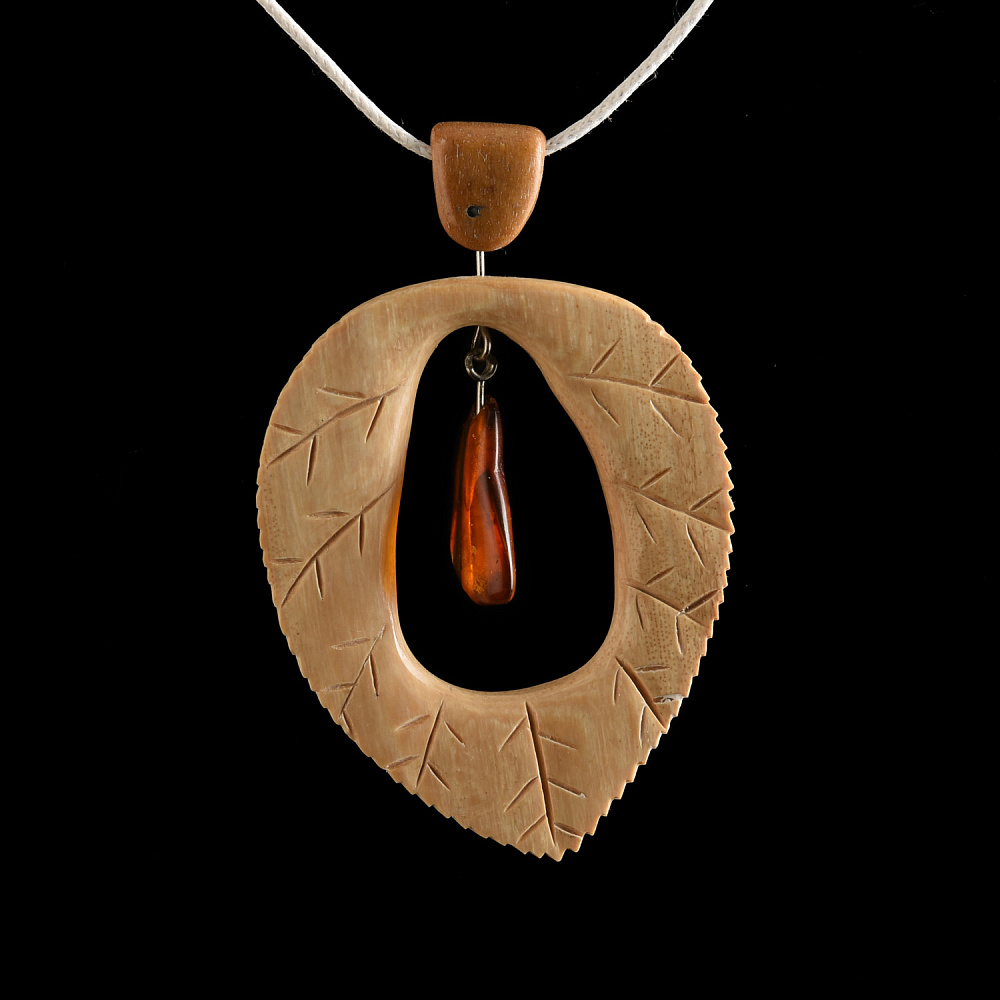 Кулон из бивня мамонта «Лист березы» - интернет магазин Русь Велика я 