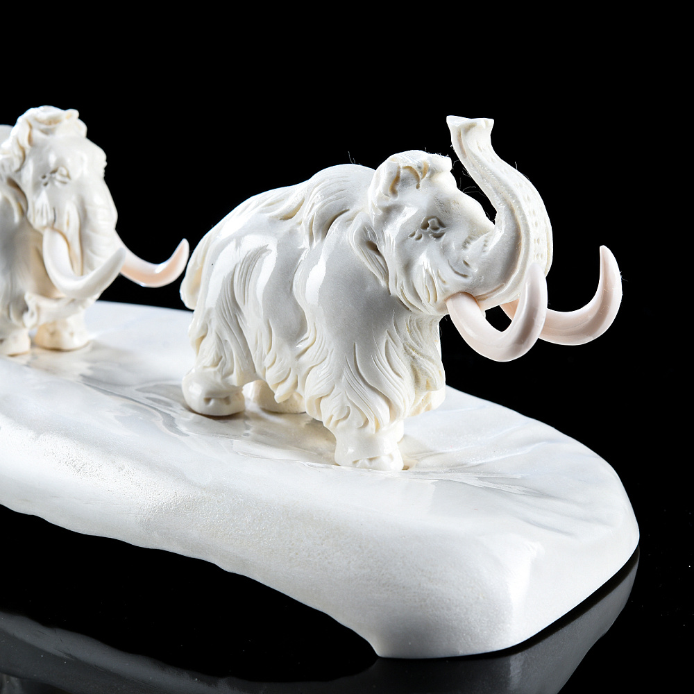 Скульптура из рога лося «Семья мамонтов» - интернет магазин Русь Велика я фото 1