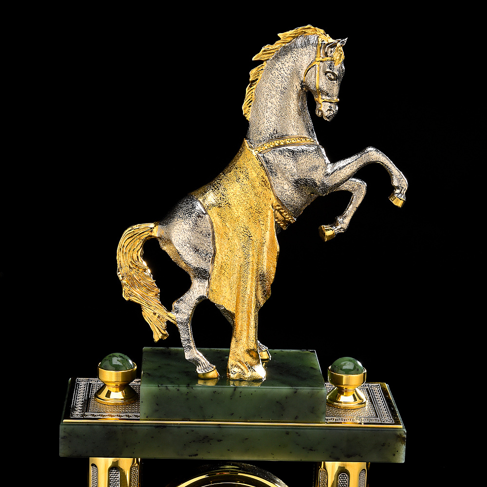 Лошадь Символ 2026 года. Часы настольные «Конь с попоной». Златоуст - интернет магазин Русь Велика я фото 1