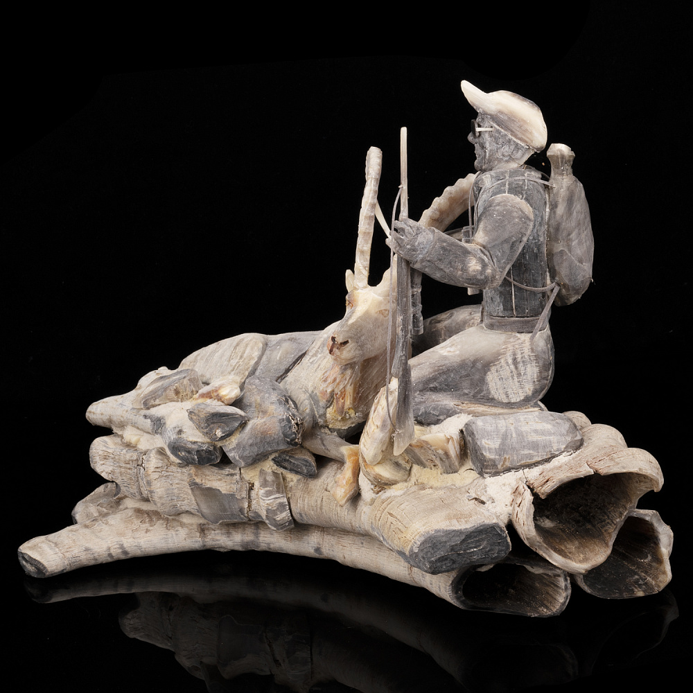 Скульптура из рога «Охотник с козерогом» - интернет магазин Русь Велика я фото 1