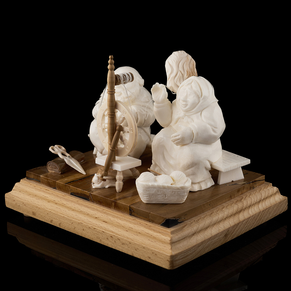 Скульптура из кости «Посиделки» - интернет магазин Русь Велика я фото 1