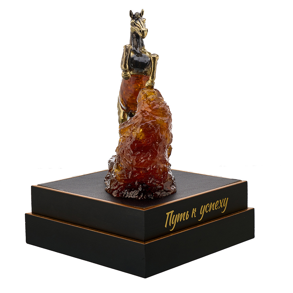 Лошадь Символ 2026 года. Скульптура из янтаря «Конь. Путь к успеху» - интернет магазин Русь Велика я фото 3