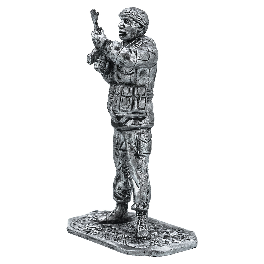 Оловянная миниатюра «Вежливый с автоматом» - интернет магазин Русь Велика я фото 1