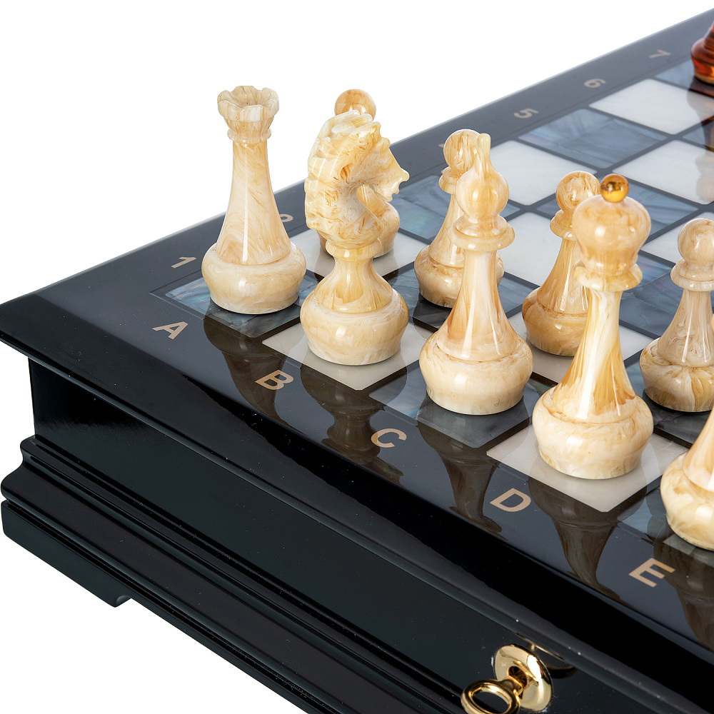 Шахматы с перламутром и фигурами из янтаря 45х45 см - интернет магазин Русь Велика я фото 2