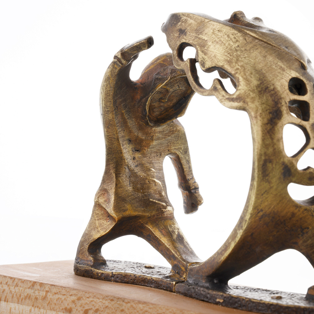 Скульптура из бронзы и дерева «Хант и медведь» - интернет магазин Русь Велика я фото 2