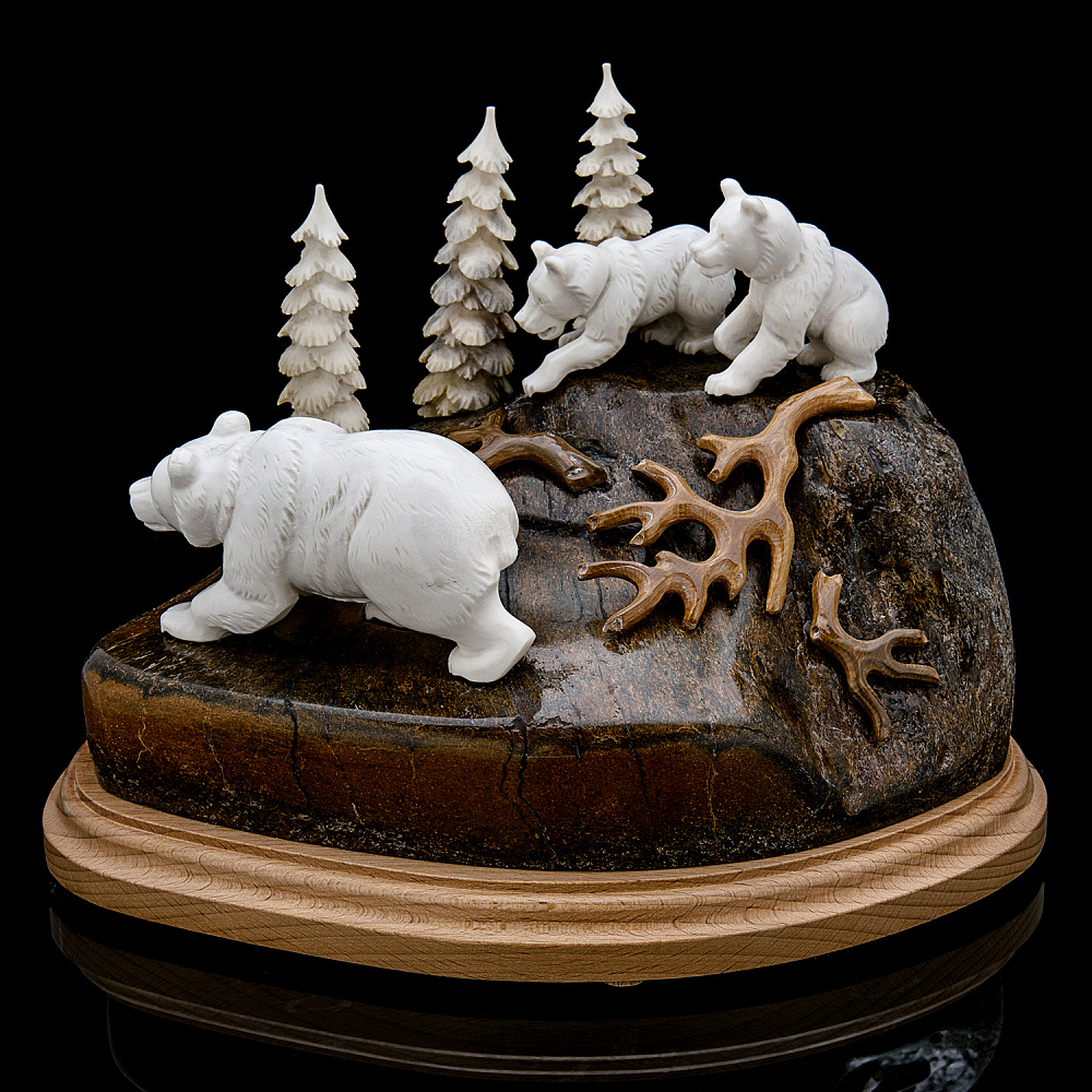 Скульптура из кости «Семья медведей» - интернет магазин Русь Велика я 
