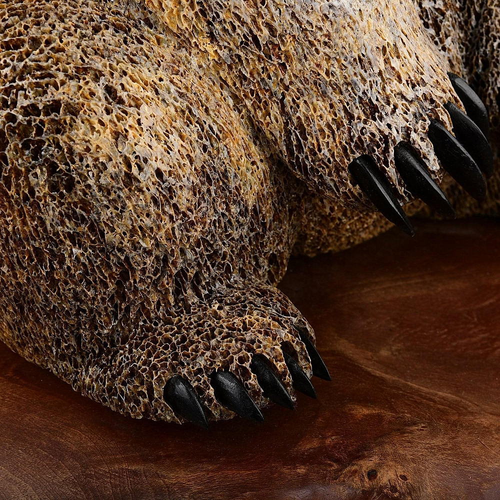 Скульптура из кости кита «Бурый медведь с рыбой» - интернет магазин Русь Велика я фото 4