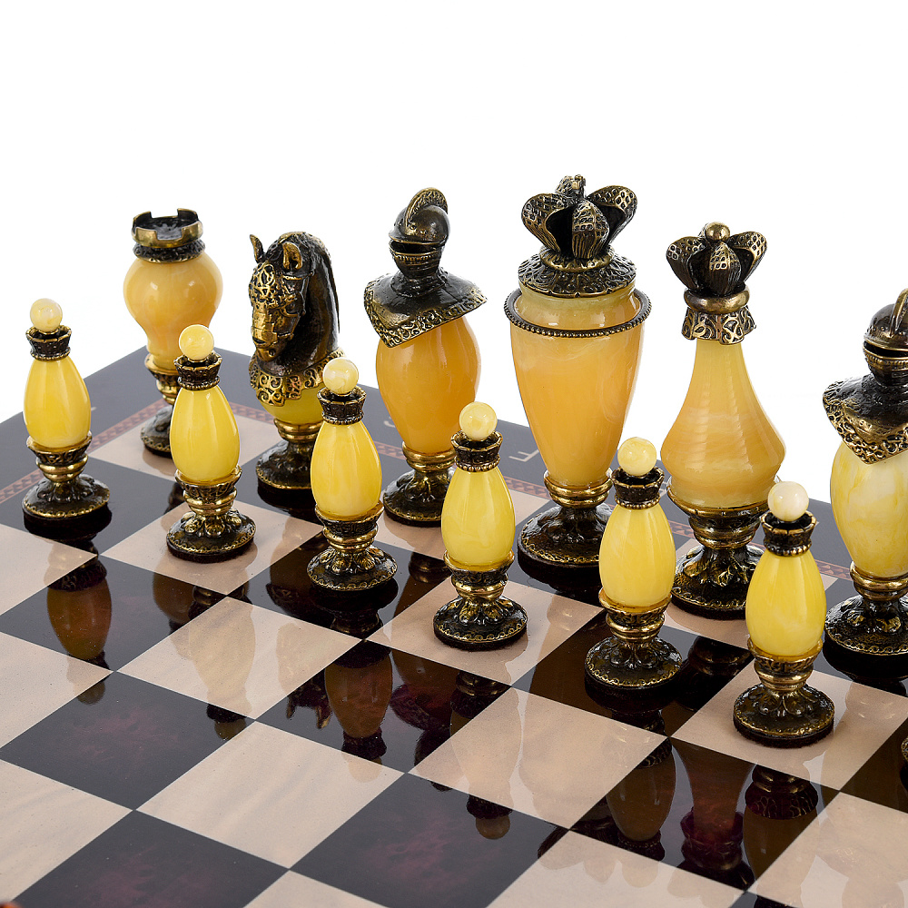 Шахматы с фигурами из янтаря и бронзы «Рыцарский турнир» 48х48 см - интернет магазин Русь Велика я фото 4