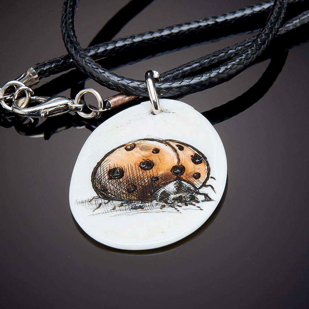 Подвеска из кости «Божья коровка» - интернет магазин Русь Велика я фото 1