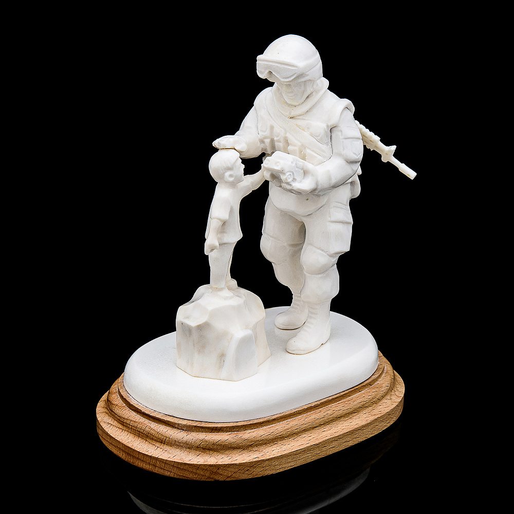 Скульптура из кости «Солдат» - интернет магазин Русь Велика я фото 1