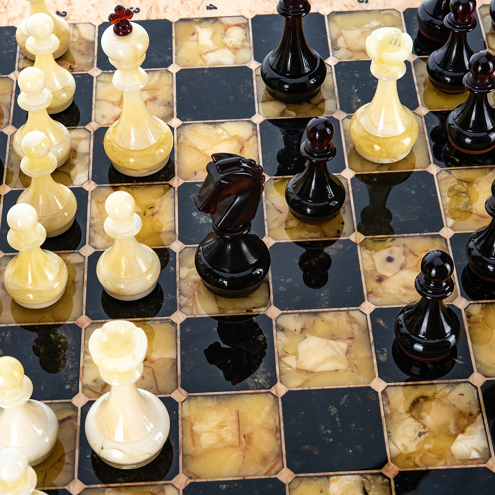 Шахматы из карельской березы с фигурами из янтаря 45х45 см - интернет магазин Русь Велика я фото 6